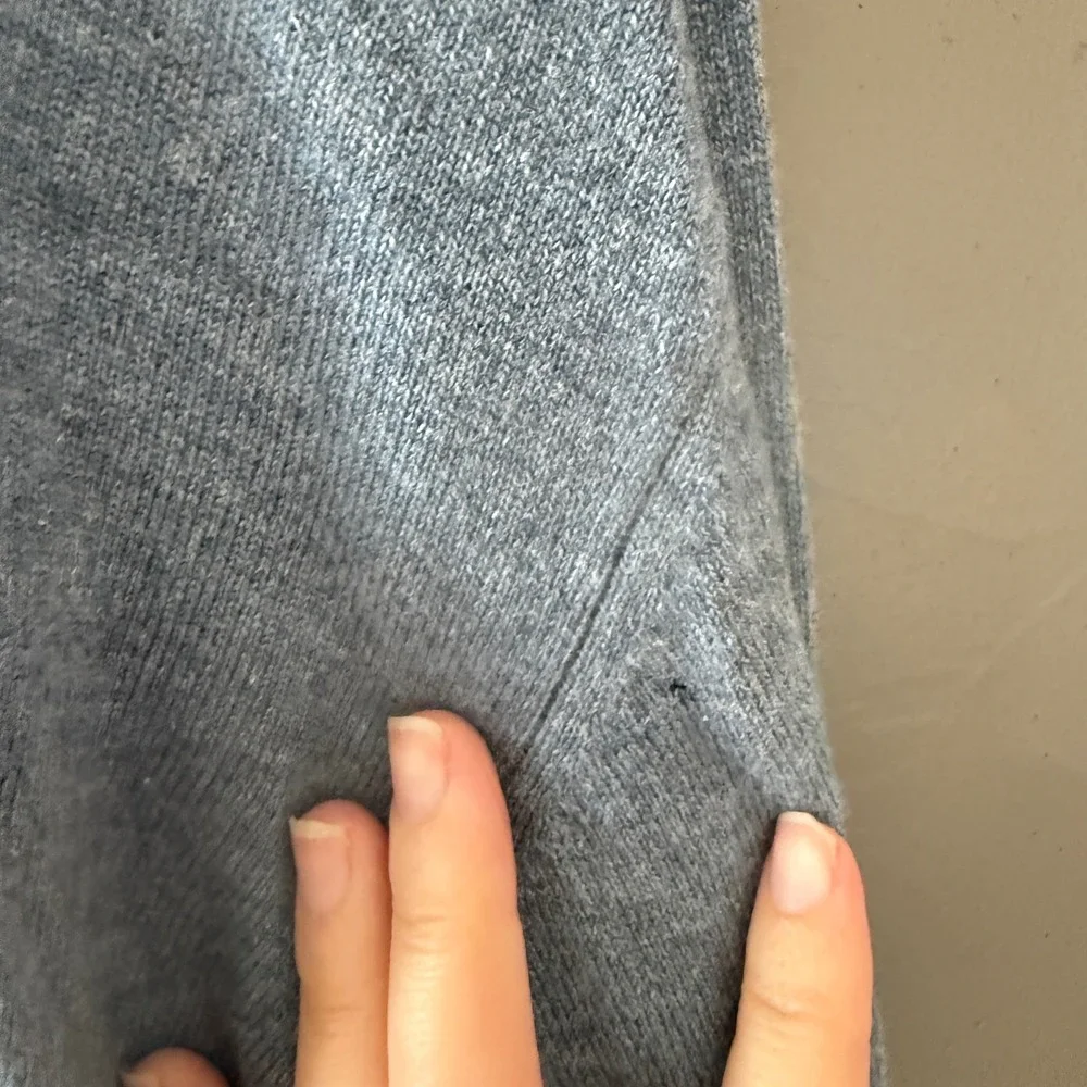 Peter Millar Mens XL V-Neck Sweater 100% Pure Cashmere Heather Blue Long Sleeve‎